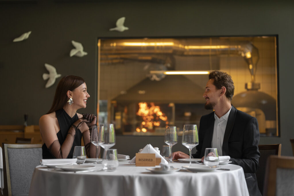 medium-shot-couple-having-lunch-luxury-restaurant