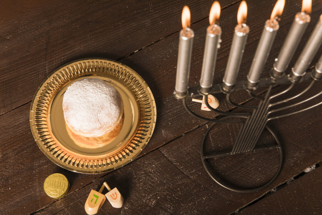 menorah-sufganiyah-near-gelt-dreidels