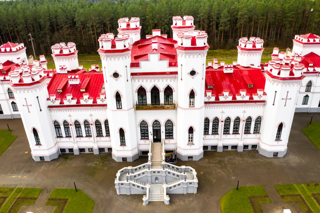 Puslovsky Palace. Autumn Kossovsky Castle in Belarus