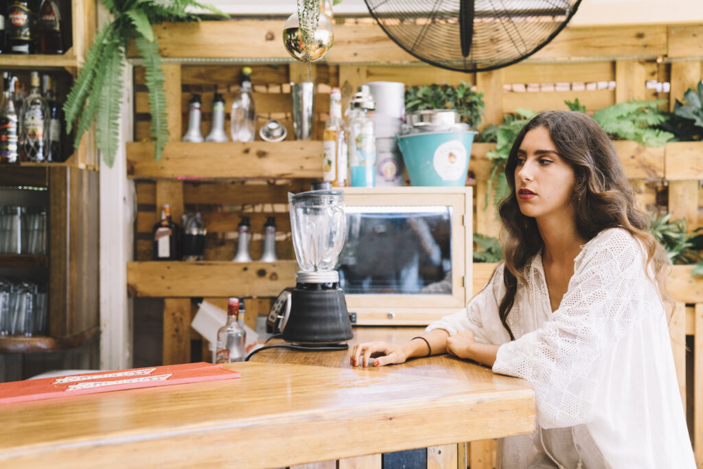 woman-sitting-bar